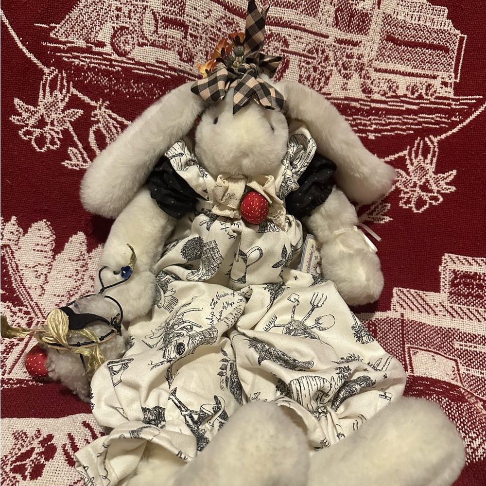 This is Hexie a 1995 Limited Edition Bunnies by the bay doll #470 :) antique